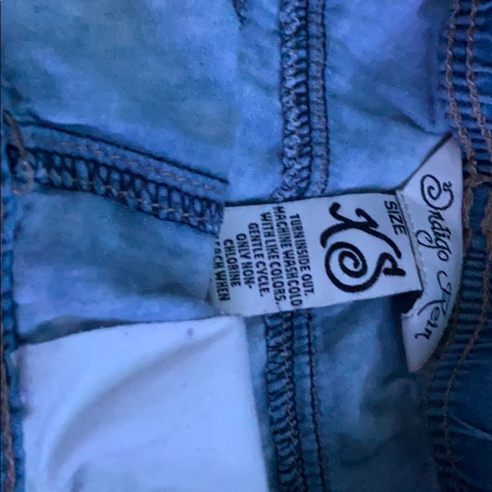 Shorts - Picture 2 of 3